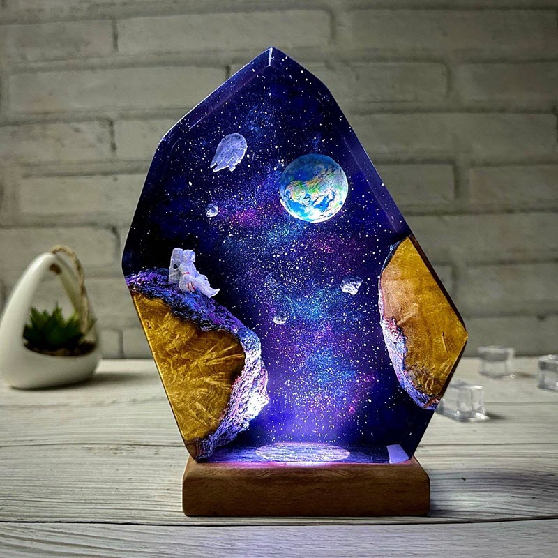 EPX017 Premium Epoxy Resin Lamp – Space Astronaut Universe Light