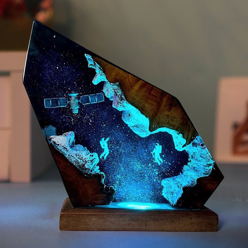 epx019-premium-astronauts-and-satellite-epoxy-lamp-2