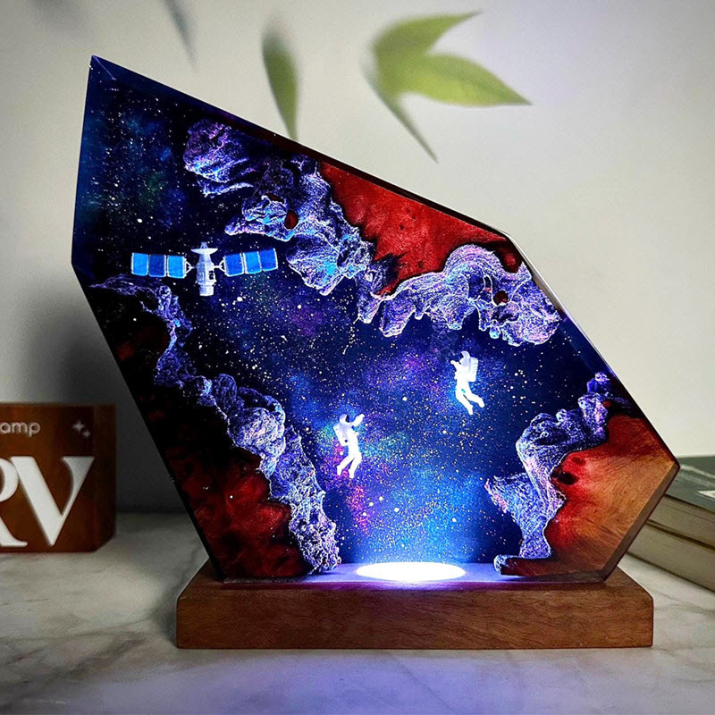 EPX019 Premium Astronaut & Satellite Epoxy Lamp